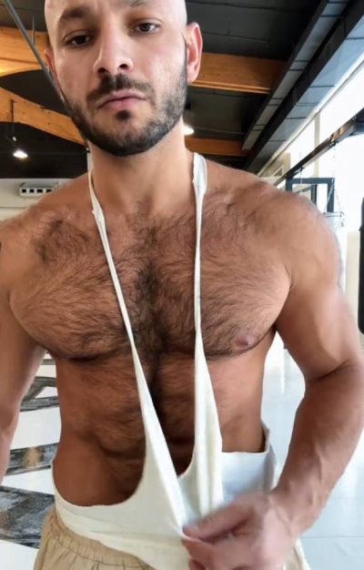 Парень Эдуард